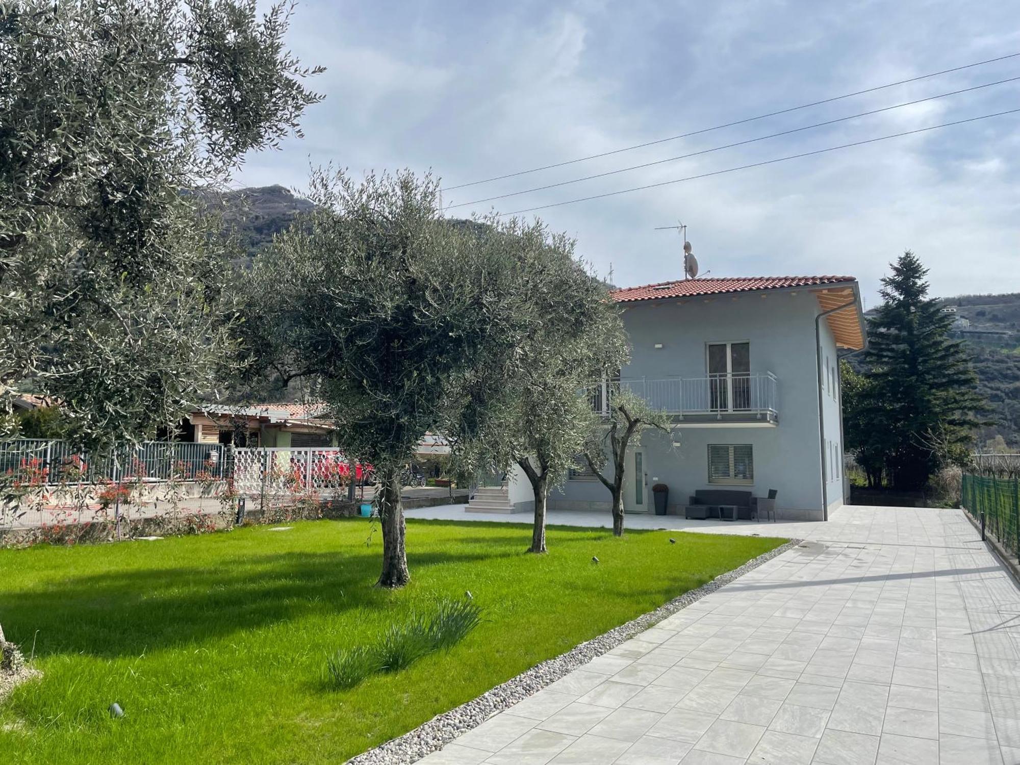 Lotus Garda Bed & Breakfast Riva del Garda Ngoại thất bức ảnh